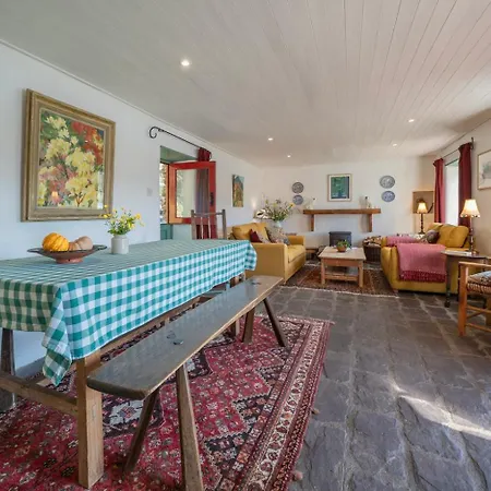 Сasa de vacaciones Cosy Stone On The Shores Of River