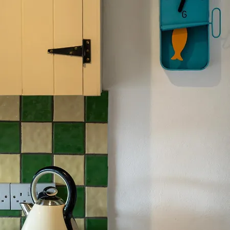 Cosy Stone On The Shores Of River Сasa de vacaciones *