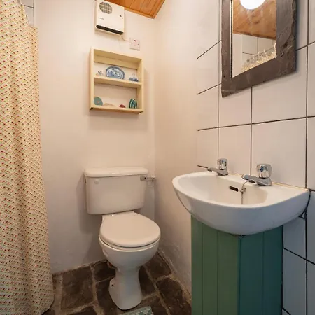 Cosy Stone On The Shores Of River 스님