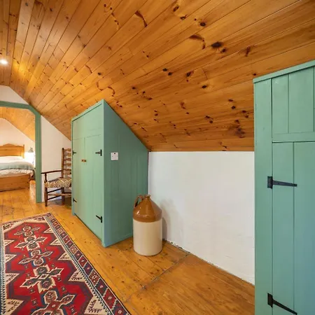 펜션 Cosy Stone On The Shores Of River *