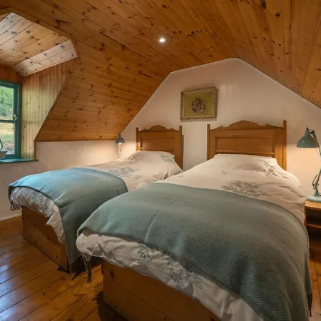 펜션 Cosy Stone On The Shores Of River