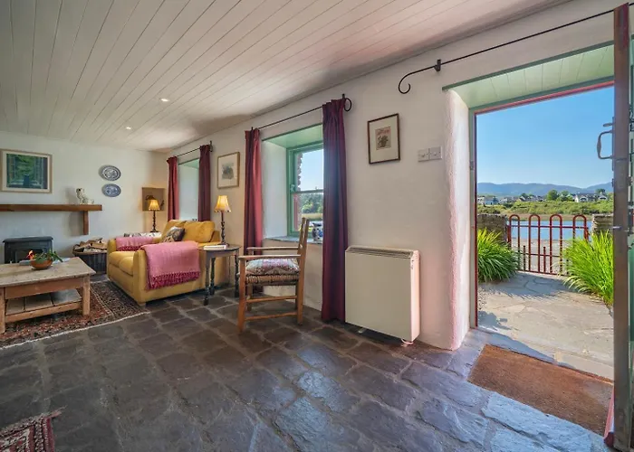 Cosy Stone On The Shores Of River Casa vacanze