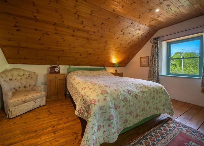 Casa vacanze Cosy Stone On The Shores Of River