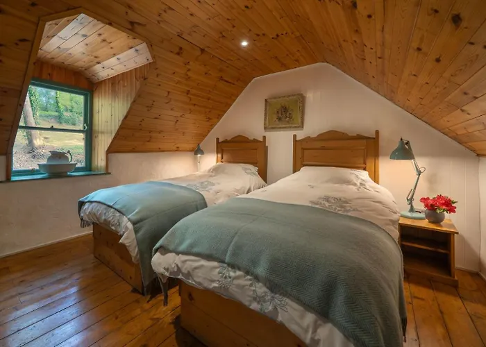 Casa vacanze Cosy Stone On The Shores Of River