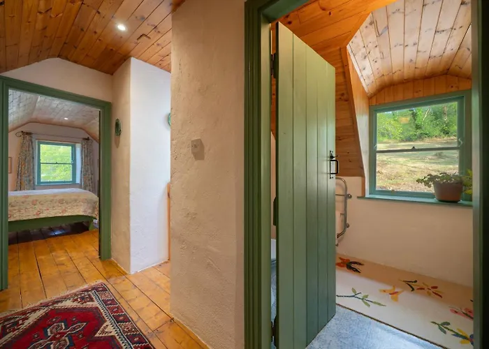 Casa vacanze Cosy Stone On The Shores Of River